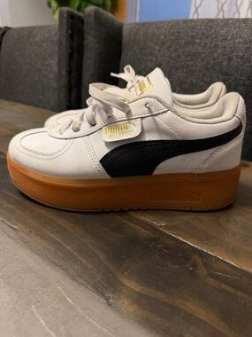 🔥 Puma White Sneakers with Black Formstrip and Gum Platform Size 8